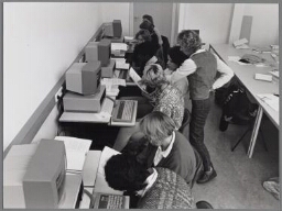 Vrouwen en informatica aan de Lena de Graafschool, vrouwenvakschool. 1986