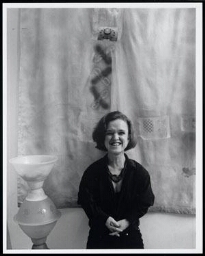 Portret van Janneke Graamans (1953), eigenaar van een galerie 1998