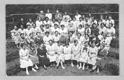 Vakantieclub van het Jonge Vrouwen Gilde bij het clubhuis Ingeborg 1939?