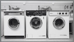 Illustraties bij het thema 'Wie zorgt er voor het huishouden als er geen huisvrouwen meer zijn ?' Wasmachines. 1989
