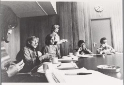 Vergadering op het Ministerie van Cultuur Recreatie en Maatschappelijk Werk (CRM) over Centraal Punt Informatievoorziening, de eerste plannen voor het latere IIAV. 1981