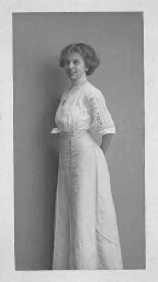 Portret van een jonge vrouw [Willie Scheer?] 1911