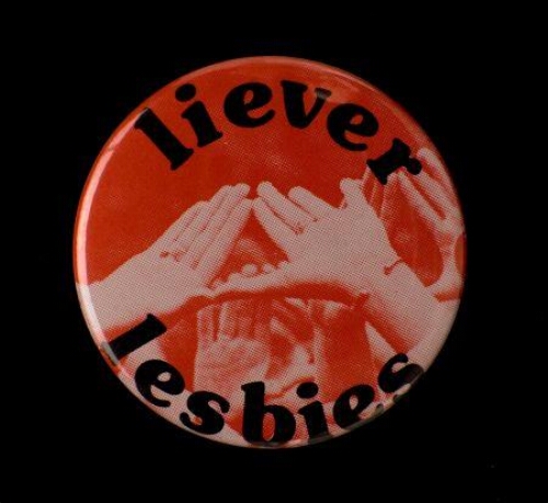 'liever lesbies'. Button