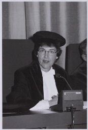Portret van socioloog Anneke van Doorne-Huiskes. 1995