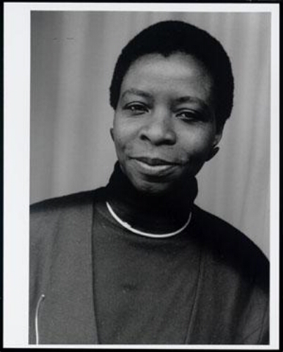 Portret van Roline Redmond, freelance journalist en onderzoeker, in 1993 gepromoveerd op een roman van Astrid Roemer 1997