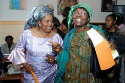 Feestelijke opening van Afrikaans vrouwencentrum Kariboe Bibi door wethouder Bert van Alphen en Odette 2007