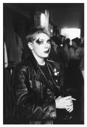 Vrouw met een gesminkt gezicht, tijdens een lesbisch festival bij het COC in Amsterdam. 1980