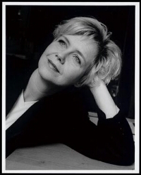 Portret van zangeres Mathilde Santing (1958) 1998