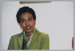 Manouska Zeegelaar-Breeveld (Surinaamse) stand up comedian, zingt tijdens een Zamicasa (informatie, netwerk & promotion bijeenkomst van Zami). 2003