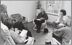Workshop met Inez van Dullemen in het vrouwencentrum tijdens de vrouwenboekenweek. 1985