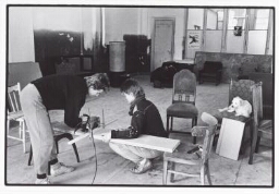 Twee vrouwen aan het werk van vrouwenklusserkollektief De Karweiven 1985