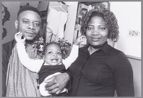 Eunice Beruwa met haar vriend en hun dochter Vanessa 2002