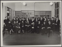 Foto gemaakt tijdens de officiële opening van het Internationaal Archief voor de Vrouwenbeweging (IAV) 1936