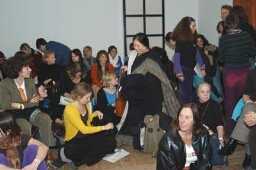 Vrouwen in de zaal tijdens het Nederlands Sociaal Forum in de beurs van Berlage. 2004