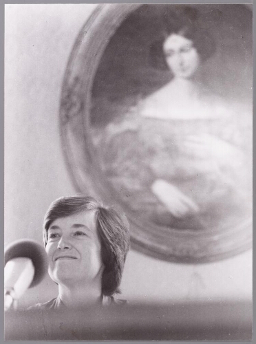 Portret van Paula Wassen- van Schaveren tijdens een lezing 198?