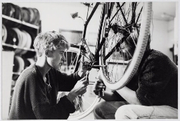 Vrouwelijke fietsenmakers. 1992?