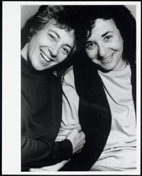 De Amerikaanse schrijver Lillian Faderman (links) met vriendin 198?/199?