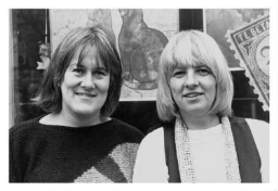 Dubbelportret van Elske ter Veld (links) en Lidwi de Groot. 1986?