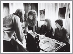 Bijeenkomst van vrouwenuitgeverijen tijdens de Buchmesse om pers en publiek te informeren. 1979
