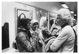 Discussie tussen Amerikaanse en Iraanse vrouwen tijdens de VN-Vrouwenconferentie in Denemarken. 1980