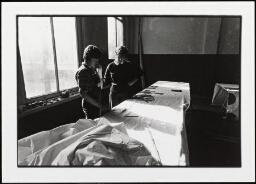 Portret van twee vrouwen in overleg op de dag van de demonstratie tegen de abortuswet. 1980