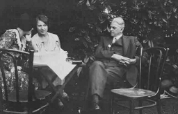 Uit een fotoalbum van Johanna Westerdijk onder andere betreffende haar reis door de Verenigde Staten in 1914 en naar Coimbra in 1934 193?