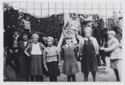 Leerlingen aan de School met de Bijbel te Den Oever. 1933?