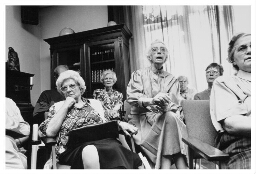 Ouderen, leden van de bisschoppelijke congregatie Vrouwen van Bethanië, ze werkten vroeger in sociaal maatschappelijk werk in arbeidersbuurten. 1994