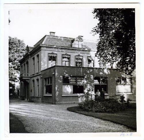 Aanbouw op de voorgrond van het huis 'Java' Phytopathologisch Laboratorium 'Willie Commelin Scholten' te Baarn, gereed gekomen 1n 1928 1928?
