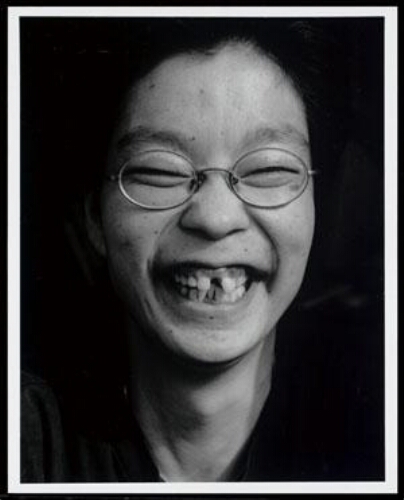 Portret van Kyung Hwa (1969), actief bij Strange Fruit the Real, een organisatie voor homoseksuele, biseksuele en transgender jongeren van verschillende culturele achtergronden 1998
