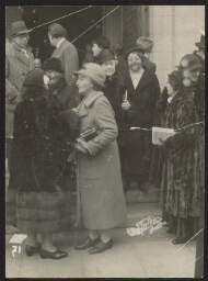 Groep vrouwen, achteraan rechts Rosa Manus, in Genève voor het Internationale congres van de International Woman Suffrage Alliance (IWSA) de Wereldbond voor Vrouwenkiesrecht 1920