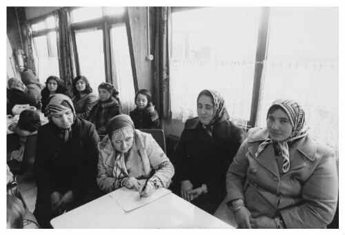 Tijdens de eerste staking van Turkse vrouwen in Nederland bij een kipfabriek, worden alle vrouwen lid van de vakbond 1978