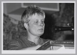 Portret van Wilma Gosejacob op het Poëziefestival te Nijmegen. 1997