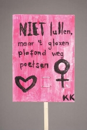 Protestbord 'Niet lullen, maar 't glazen plafond wegpoetsen', gebruikt voor de Women's March in 2020