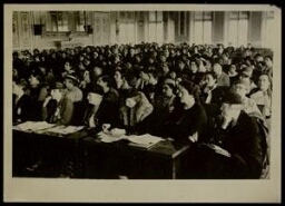 Tijdens het 12e internationale congres van International Alliance of Women for Suffrage and Equal Citizenship in Istanbul, Turkije, werd een openbare vergadering over vrede voorgezeten door Rosa Manus en Bayan Seniha Rauf. 1935
