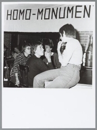 Lesbiennes vieren feest voor Utrechts homomonument in Rasa. 1981