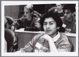 Portret van jongen tijdens jongerendebat in de Tweede Kamer tijdens de manifestatie 'Jongeren tegen Racisme' 1997