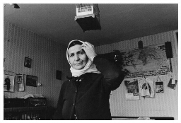 Turkse vrouw met hoofddoek. 1977