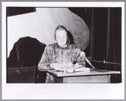 Ariane Amsberg, tijdens de Joke Smit lezing georganiseerd door Opzij. 1988