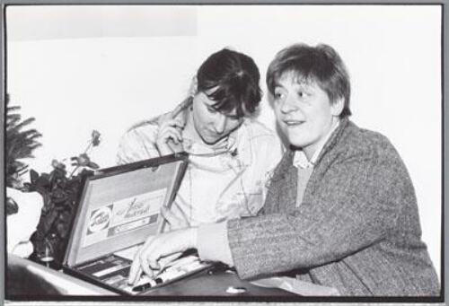 Afscheidsfeest van mede-oprichtster Veronie Koopmans na 7 jaar de Feeks. 1984