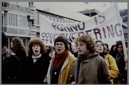 Anti porno demonstratie,spandoeken: Porno is vrouwenverkrachting. 1981