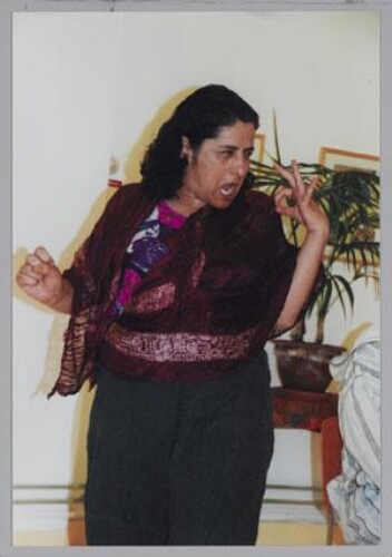 Optreden van Souza Rezai tijdens een ZamiCasa (eet- en activiteitencafé van Zami) met als thema: humor. 2001