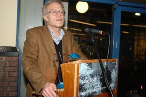 Jaap Kloosterman, directeur van het IISG spreekt de aanwezigen toe tijdens de herdenkingsbijeenkomst voor Joke Blom, de oud-directeur van het IIAV die op 26 januari onverwacht overleed. 2004