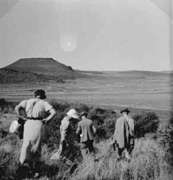 Gezelschap in landschap 1938