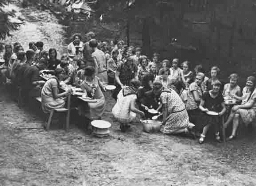 Kamperen in het bos. 1930