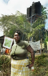 Portret van een Surinaamse vrouw, voorzitter van het waterleidingcomité, heeft door haar enorme inzet geld kunnen verwerven om een nieuw waterleidingssysteem te kunnen bekostigen 2001
