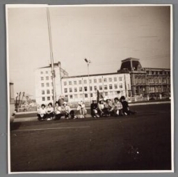 groep vrouwen tijdens vakantie in Oostende 1965
