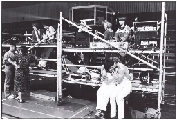 Voorbereiding van geluid voor optredens tijdens het vrouwenfestival. 1980