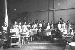 Waschlokaal School voor Vrouwenarbeid, Lange Torenstraat en Jonker Fransstraat 1926