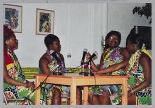 Jongerentheatergroep van Stichting Sempe tijdens een Zamicasa 2000